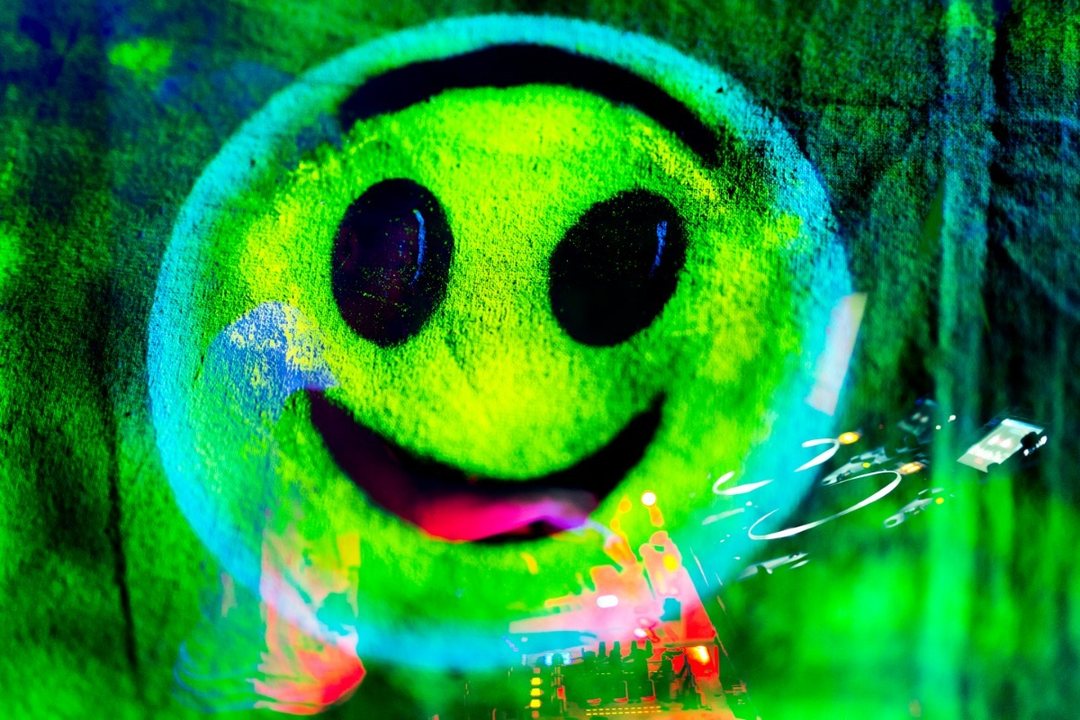 CrAzY People · 13 Oct '18, 23:00